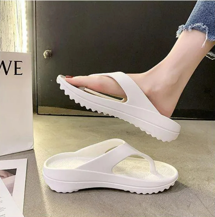 EVA Slippers Thick soled high-end women's outdoor slippers. Outdoor fashionable adult herringbone slippers flip flops wedge for women的图片